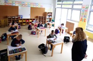 OTROCI PONOVNO V ŠOLI 07 FOTO LJUBO VUKELIČ